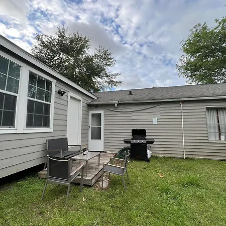 Spacious 5Br 3Ba Holiday Home Close To Stadiums With Hot Tub